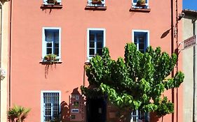 Chambres d'Hôtes et Gîtes- L'Abri sous Roche