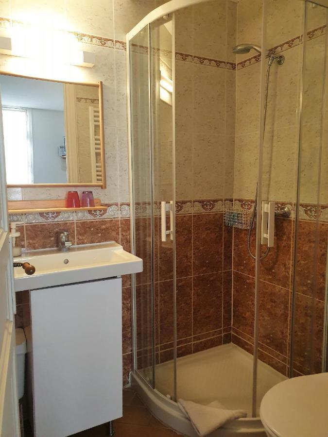 Chambres d'Hôtes et Gîtes- L'Abri sous Roche Tautavel Extérieur photo
