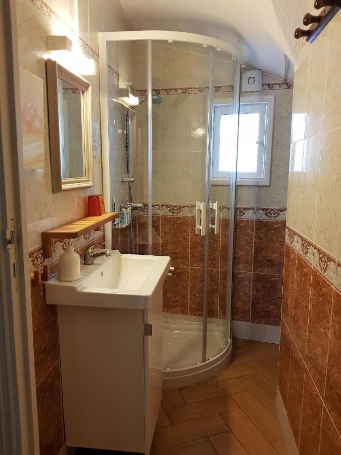Chambres d'Hôtes et Gîtes- L'Abri sous Roche Tautavel Extérieur photo