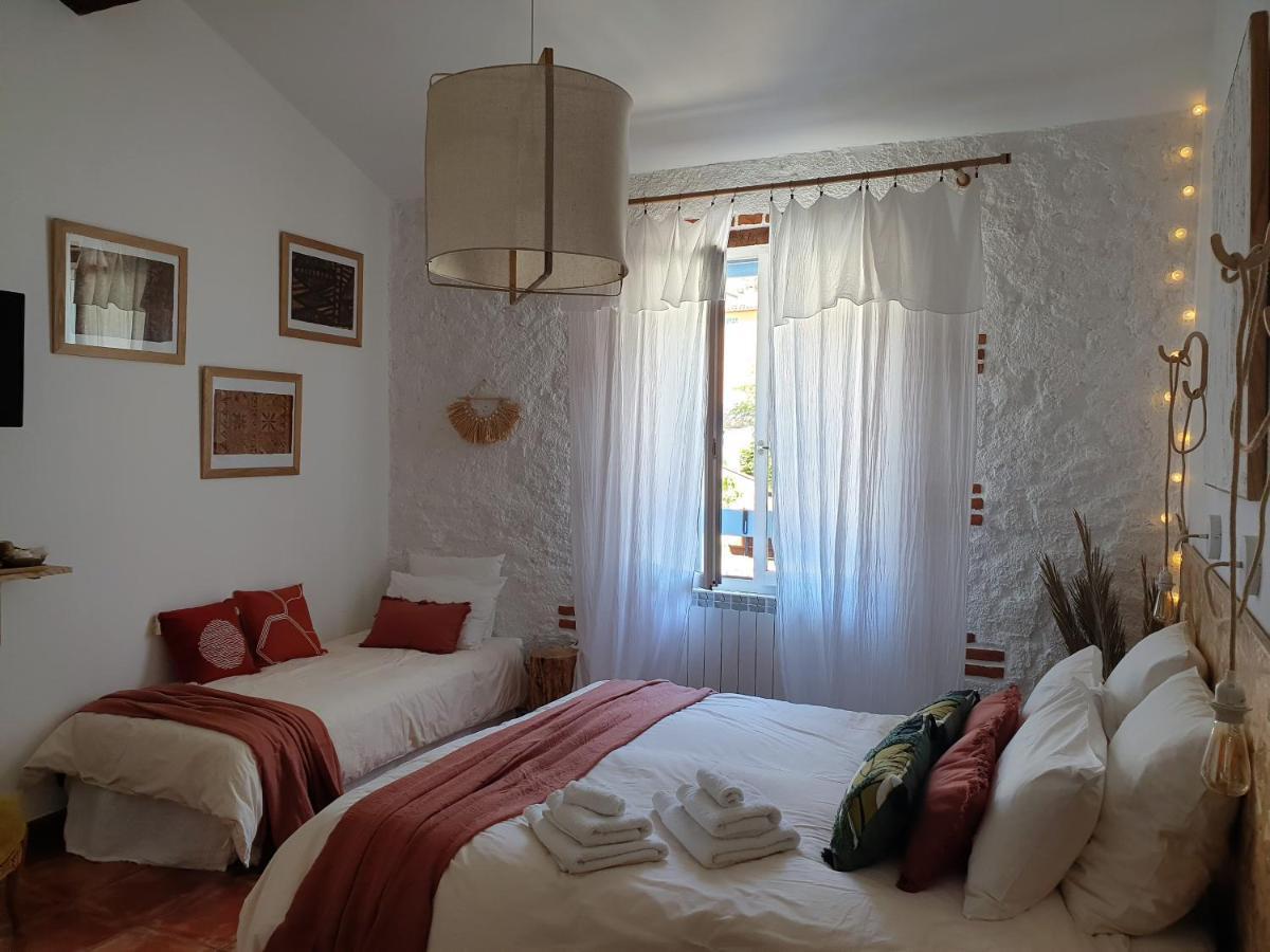 Chambres d'Hôtes et Gîtes- L'Abri sous Roche Tautavel Extérieur photo
