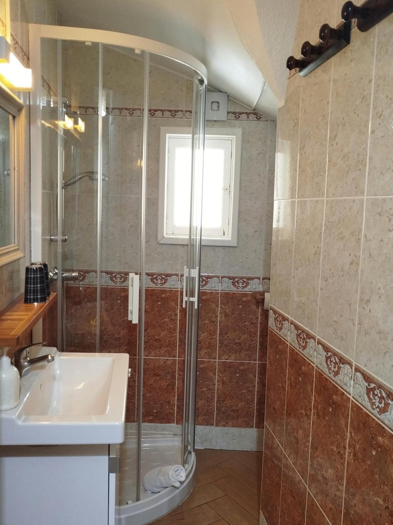 Chambres d'Hôtes et Gîtes- L'Abri sous Roche Tautavel Extérieur photo
